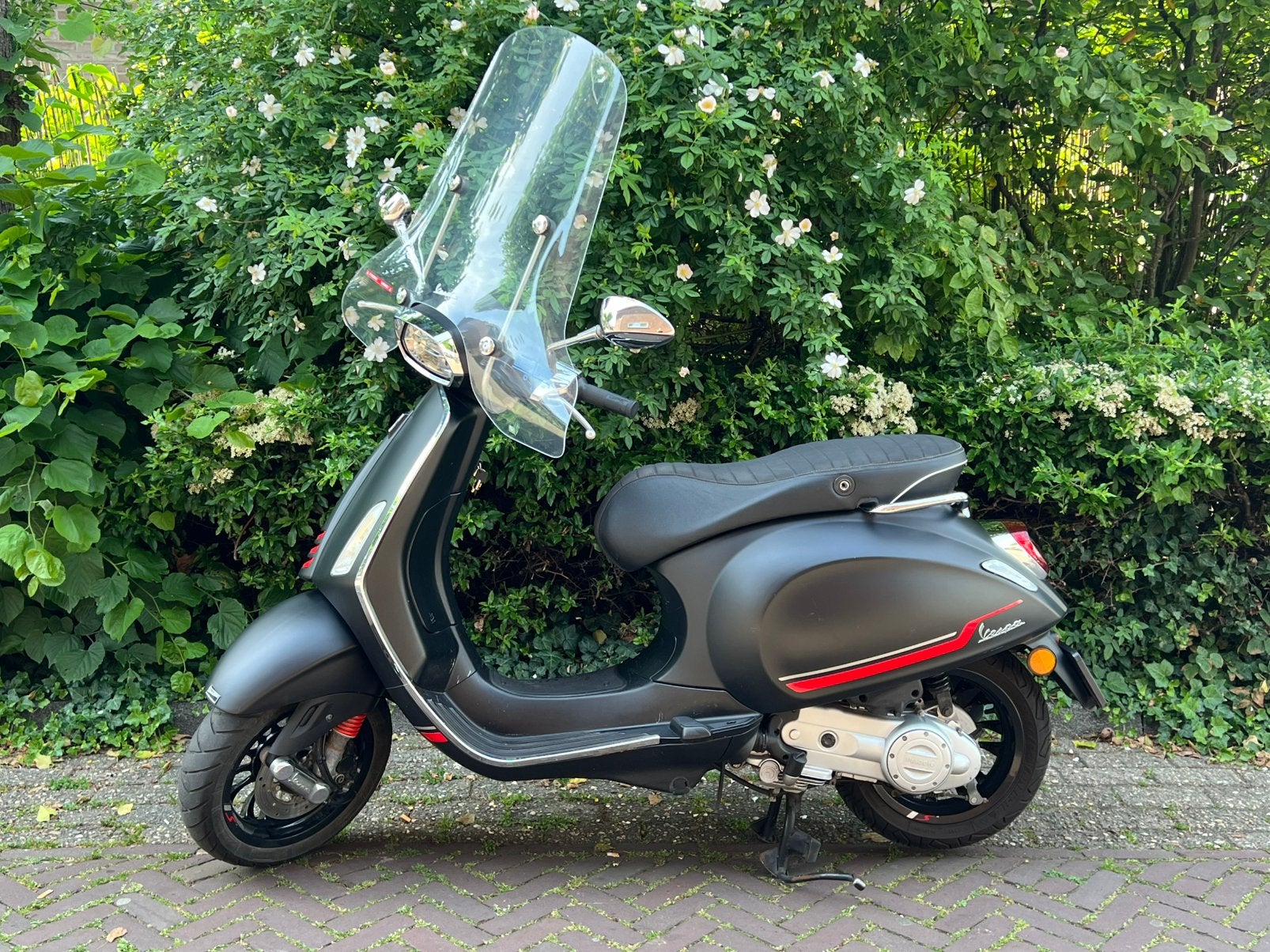 Vespa Sprint Mat Zwart - 2021, Ophalen, Overige modellen, Maximaal 45 km/u, Zo goed als nieuw
