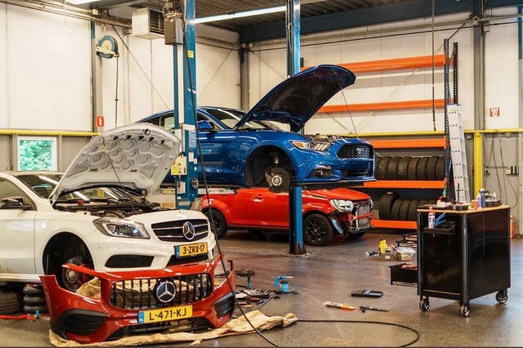 Autogarage Weesp: Bandenservice,Onderhoud, Airco & APK-check, Garantie, Overige werkzaamheden