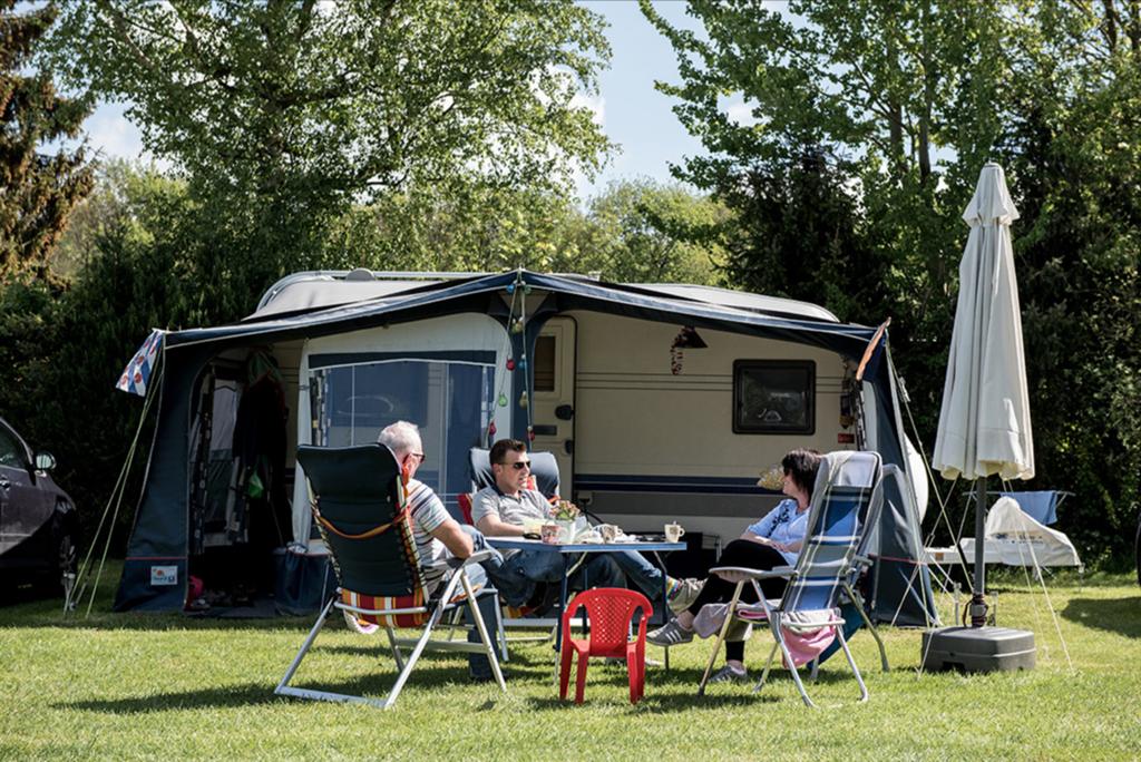 Seizoenplaats tot 1 oktober 2026 Wite Burgh Bakhuizen, Vakantie, Campings, Huisdier toegestaan, In bos, Landelijk