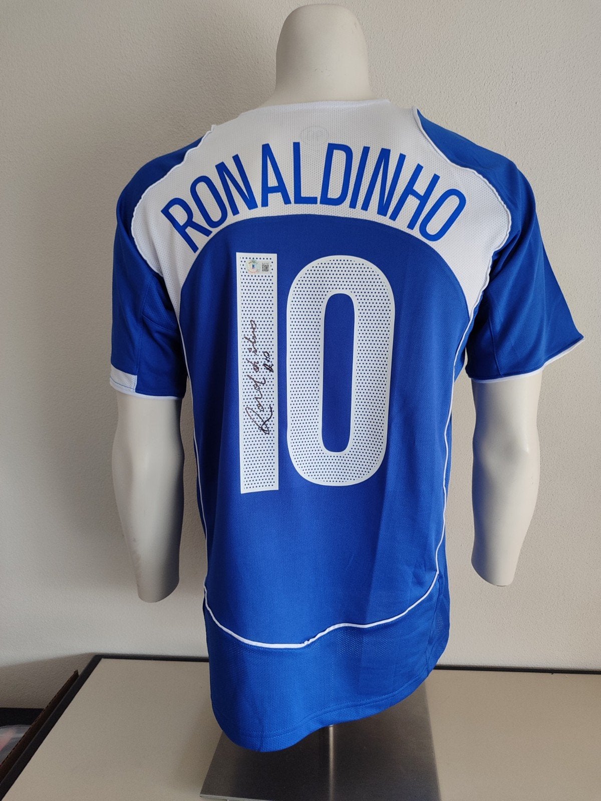 Gesigneerd Braziliaans shirt door Ronaldinho met Beckett COA, Ophalen of Verzenden
