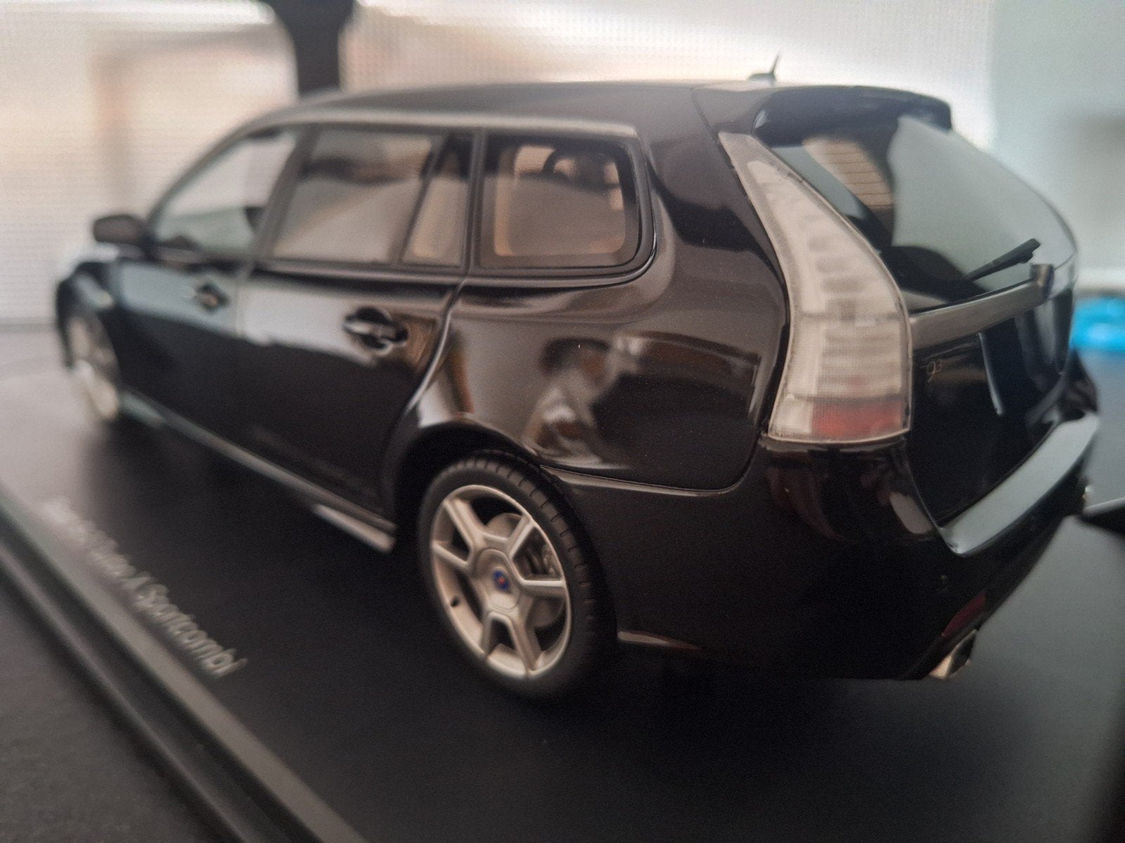 Saab 9-3 Turbo X Sport Combi 2009 Schaal 1:18, Overige merken, Auto, Nieuw, DNA