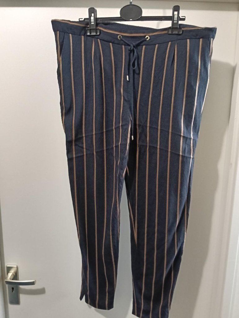Massimo dutti pantalon maat 42  UITVERKOOP, Kleding | Dames, Massimo Dutti, Zwart, Maat 42/44 (L), Ophalen of Verzenden