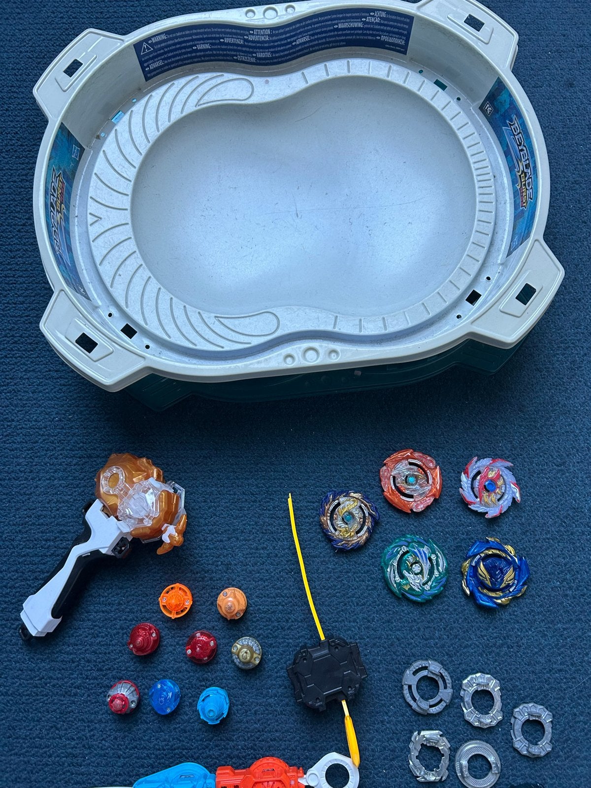 Beyblade Burst Arena met 5 Beyblades en accessoires, Ophalen, Gebruikt