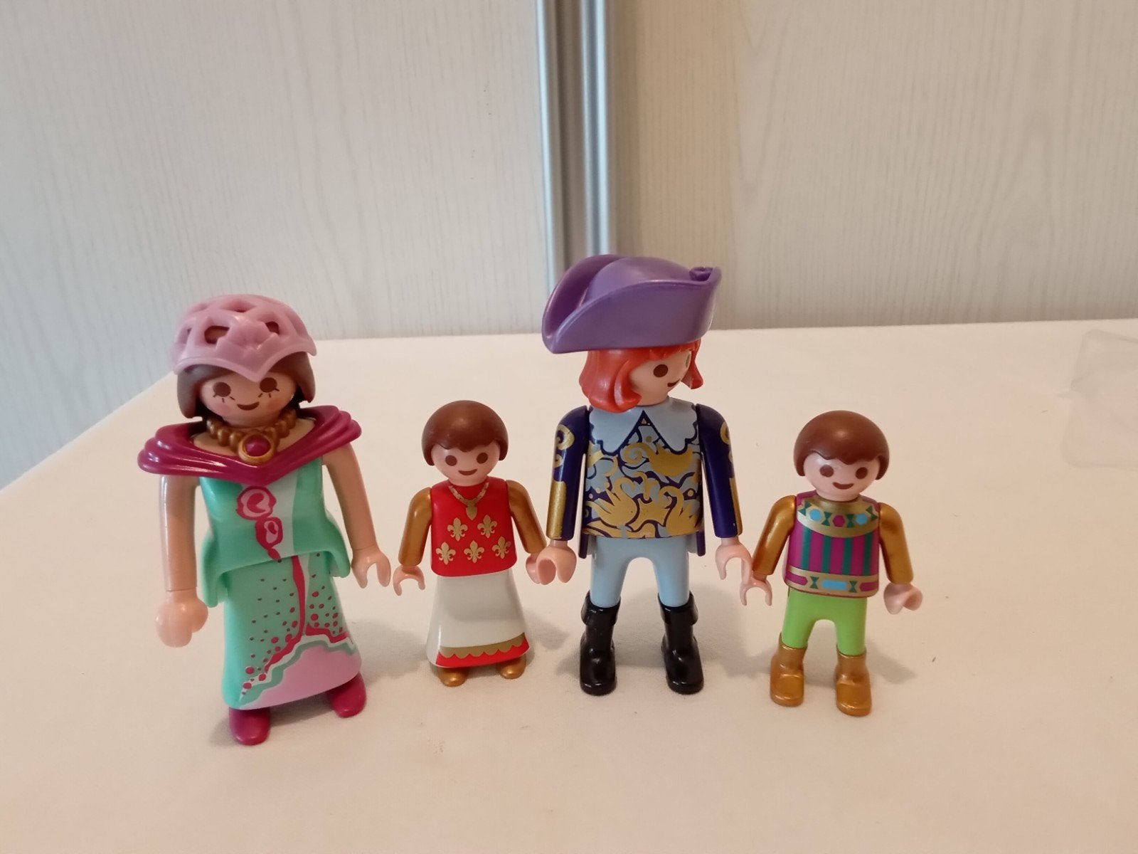 Playmobil koninklijk gezin

Verzendkosten voor de koper.
Wor, Gebruikt, Losse onderdelen, Ophalen of Verzenden, Princess