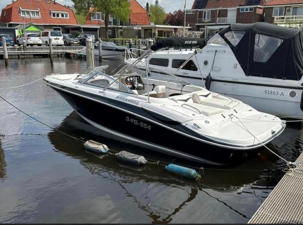 Four Winns H22 - Krachtige en Ruime Sportboot, Watersport en Boten, Ophalen, Gebruikt, Binnenboordmotor, 200 pk of meer