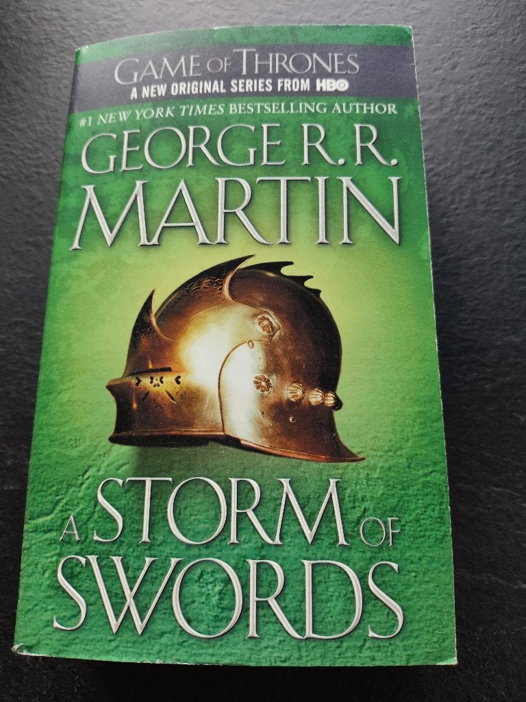 George R.R. Martin Game of Thron a storm of Swords paperback, Ophalen of Verzenden, Zo goed als nieuw, George R.R. Martin