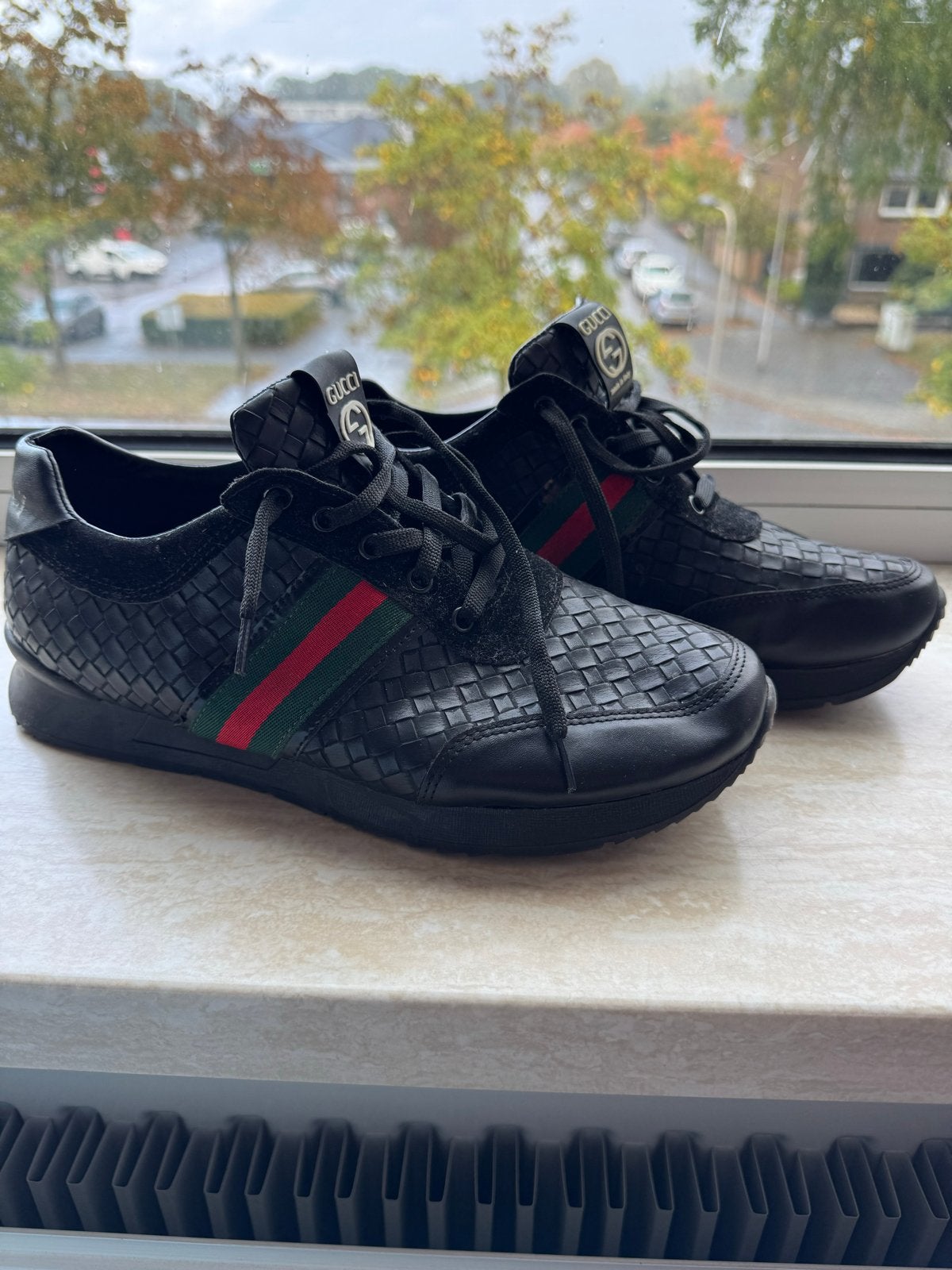 Gucci sneakers zwart met rood/groene streep - Maat 44, Ophalen, Zo goed als nieuw, Zwart, Sneakers of Gympen