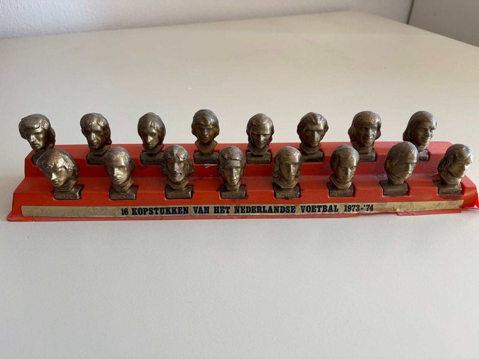 16 Kopstukken van het Nederlandse Voetbal 1973-74, Verzamelen, Ophalen of Verzenden, Gebruikt, Overige binnenlandse clubs, Beeldje of Poppetje