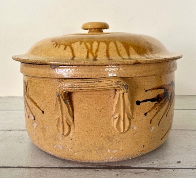 Antieke Provençaalse pot met deksel en grepen, Antiek en Kunst, Ophalen of Verzenden