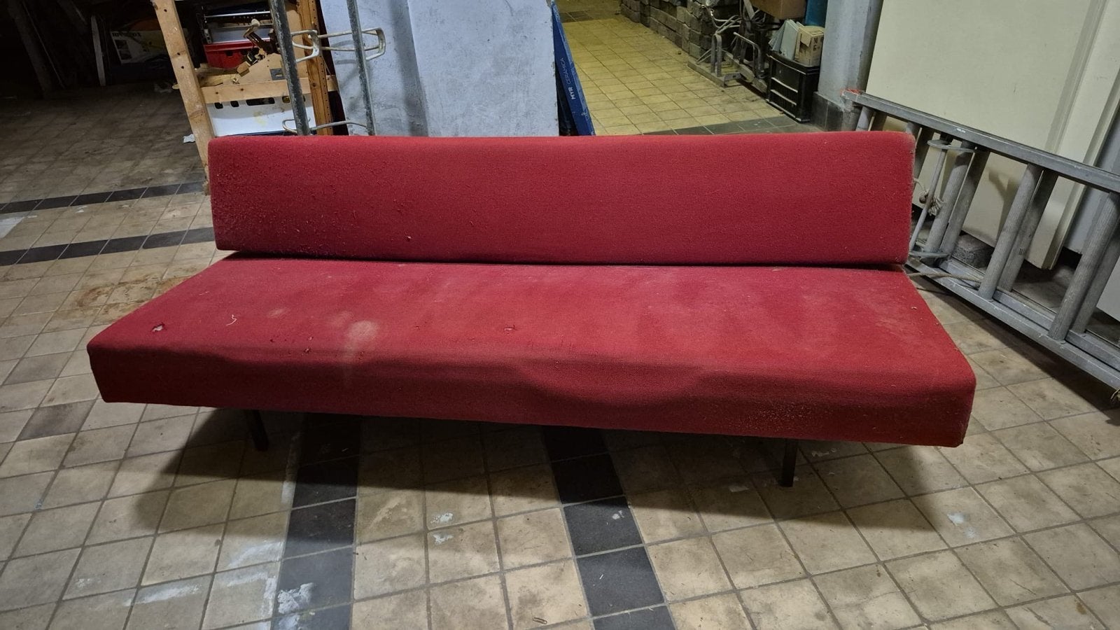 Vintage Design Slaapbank Gelderland - Rood, Huis en Inrichting, Ophalen, Gebruikt, Eenpersoons, 190 cm of minder