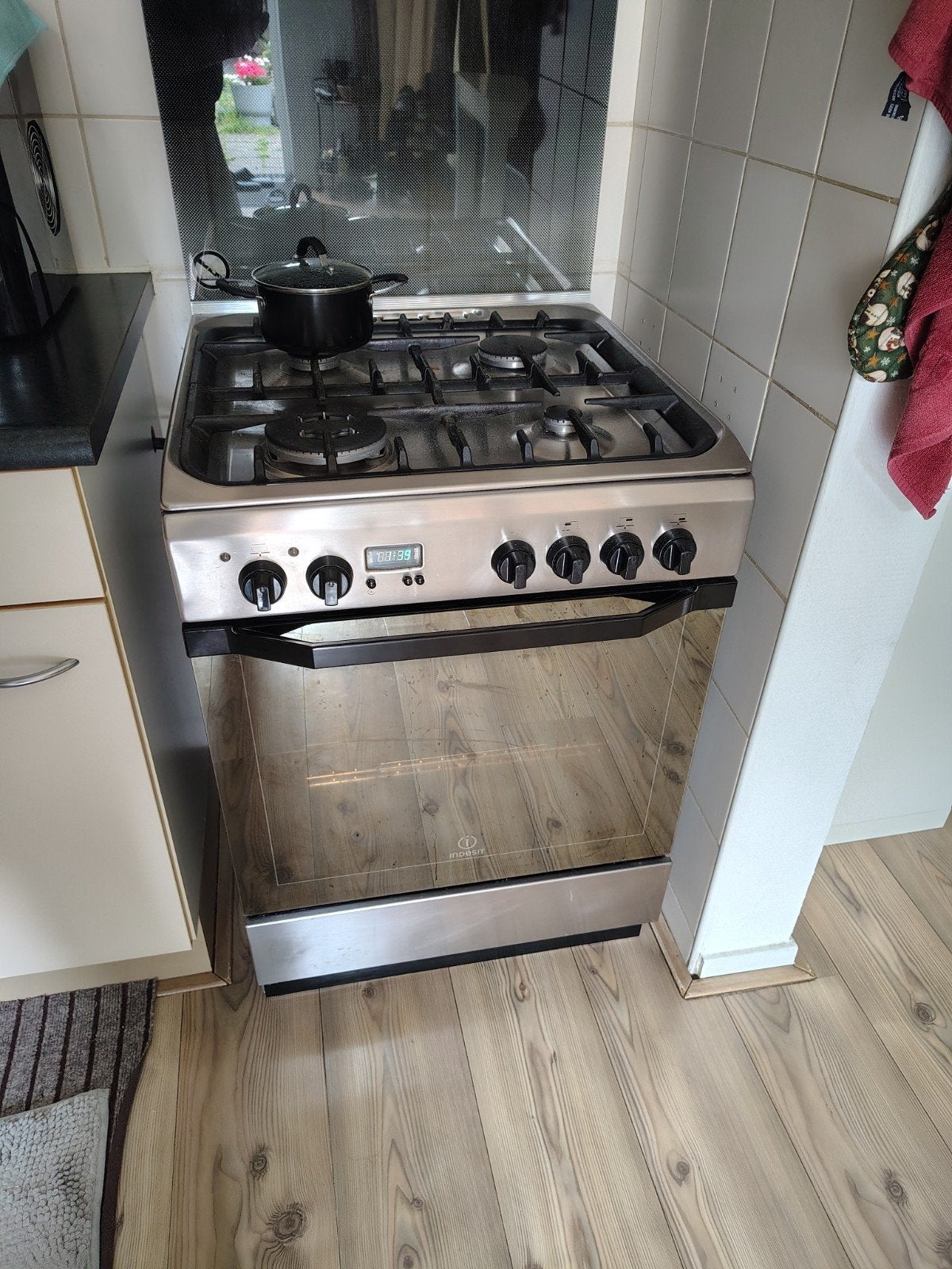 Inductiefornuis en gaskookplaat van Indesit te koop., Ophalen of Verzenden