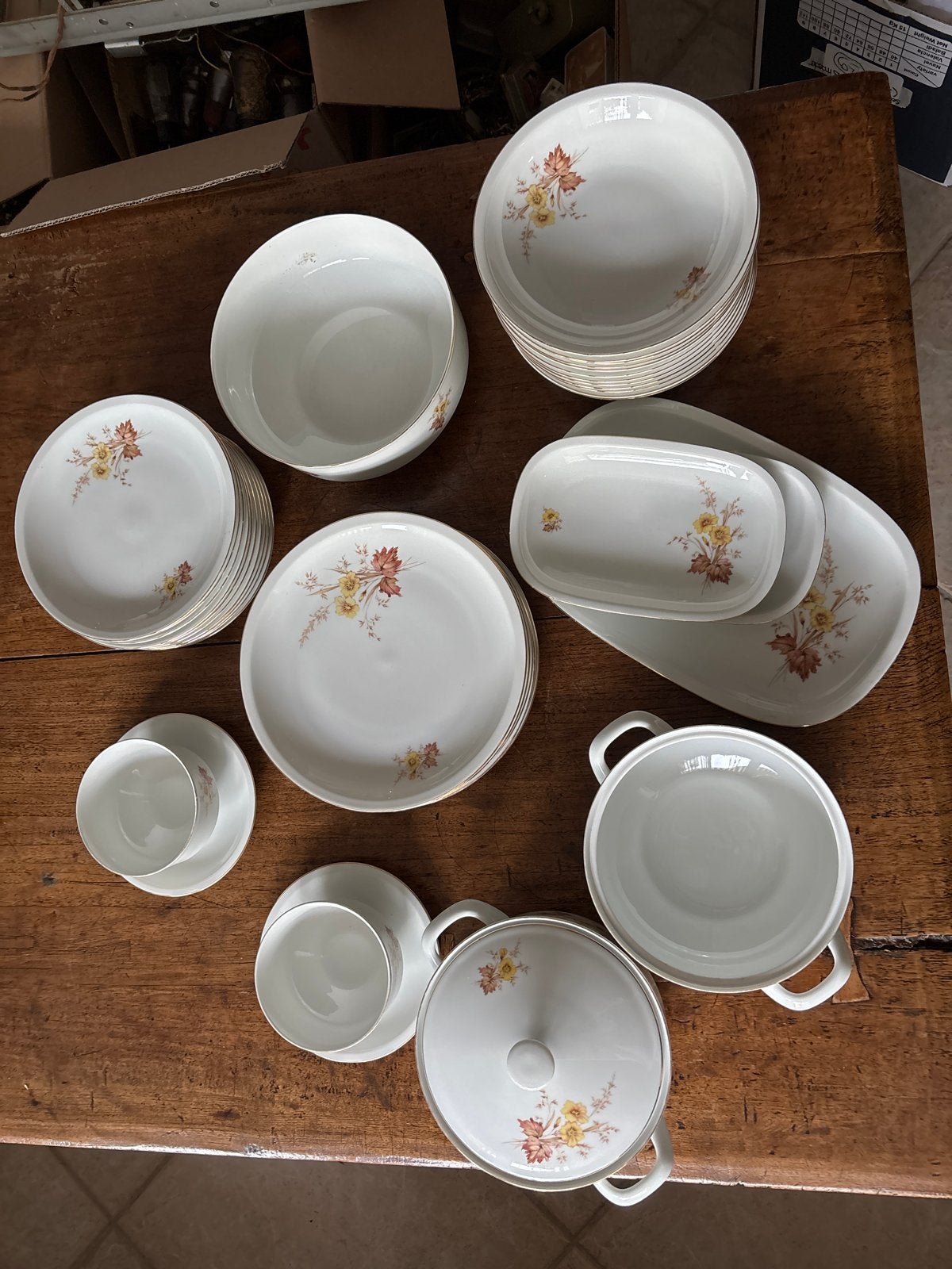 servies met bloemmotief - Ophalen Muiderberg, Ophalen, Gebruikt, Compleet servies, Klassiek