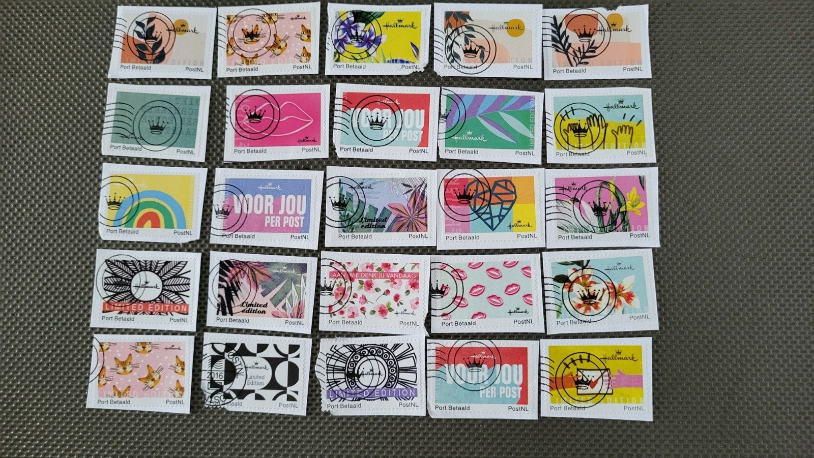 kilowaar 25 stuks verschillende Hallmark zegels., Ophalen of Verzenden, Na 1940, Gestempeld