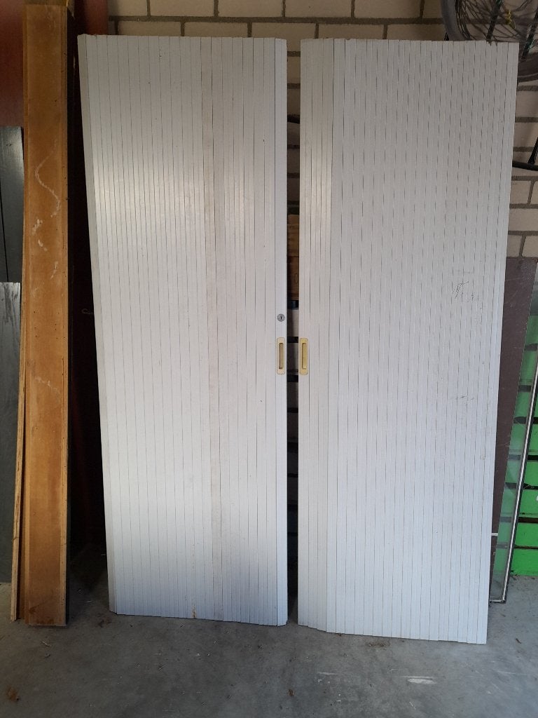te koop 2 losse roldeuren voor roldeurkast, Ophalen, Kunststof, Gebruikt, 100 tot 150 cm