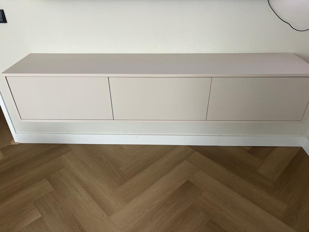 Tv-meubel beige Sanitime, 150 tot 200 cm, Ophalen of Verzenden, Zo goed als nieuw, Minder dan 100 cm