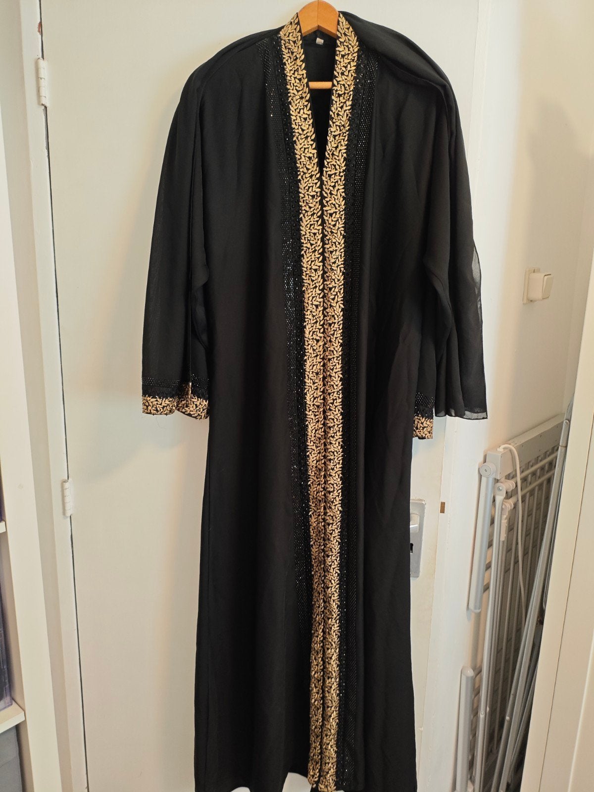 stijlvolle hijab / abaya jurk met goudkleurige details, Ophalen of Verzenden, Zo goed als nieuw