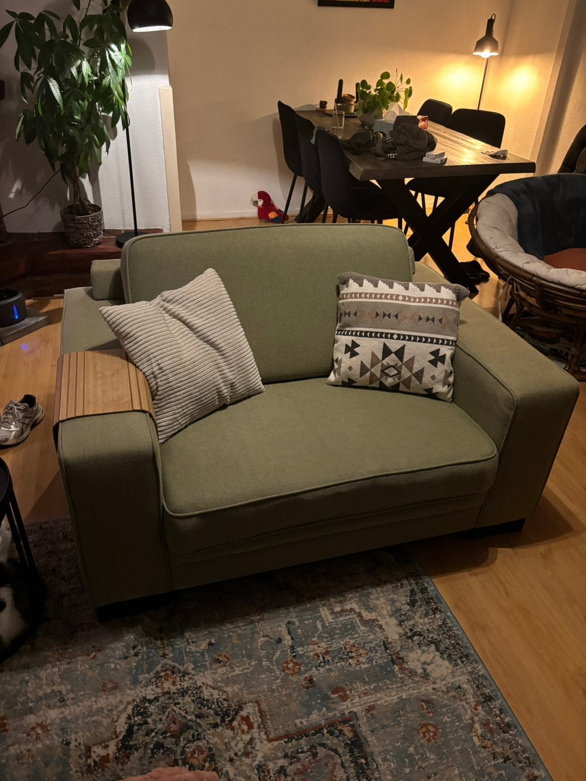 Lichtgroene love seat - 1,5 zit, Ophalen, Tweepersoons, 75 tot 100 cm, Zo goed als nieuw