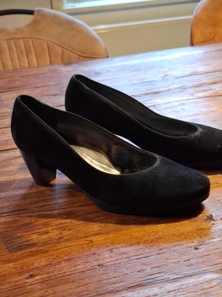 Zwarte suede pumps, maat 39, Ara, Ophalen of Verzenden, Zo goed als nieuw, Zwart