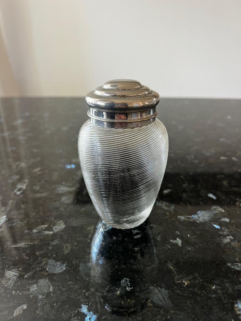 Antiek Theebusje met Verzilverde Deksel – Fries draadglas, Ophalen of Verzenden
