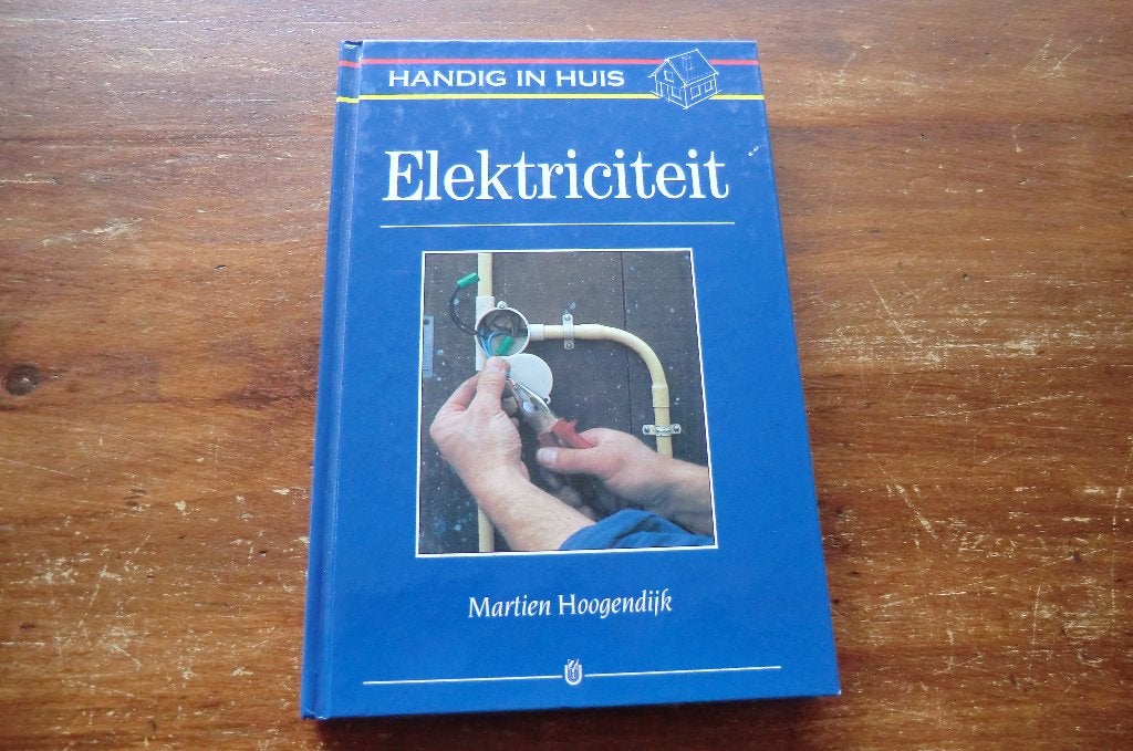 boek - Elektriciteit - Martien Hoogendijk, Boeken, Ophalen of Verzenden, Gelezen, Klussen