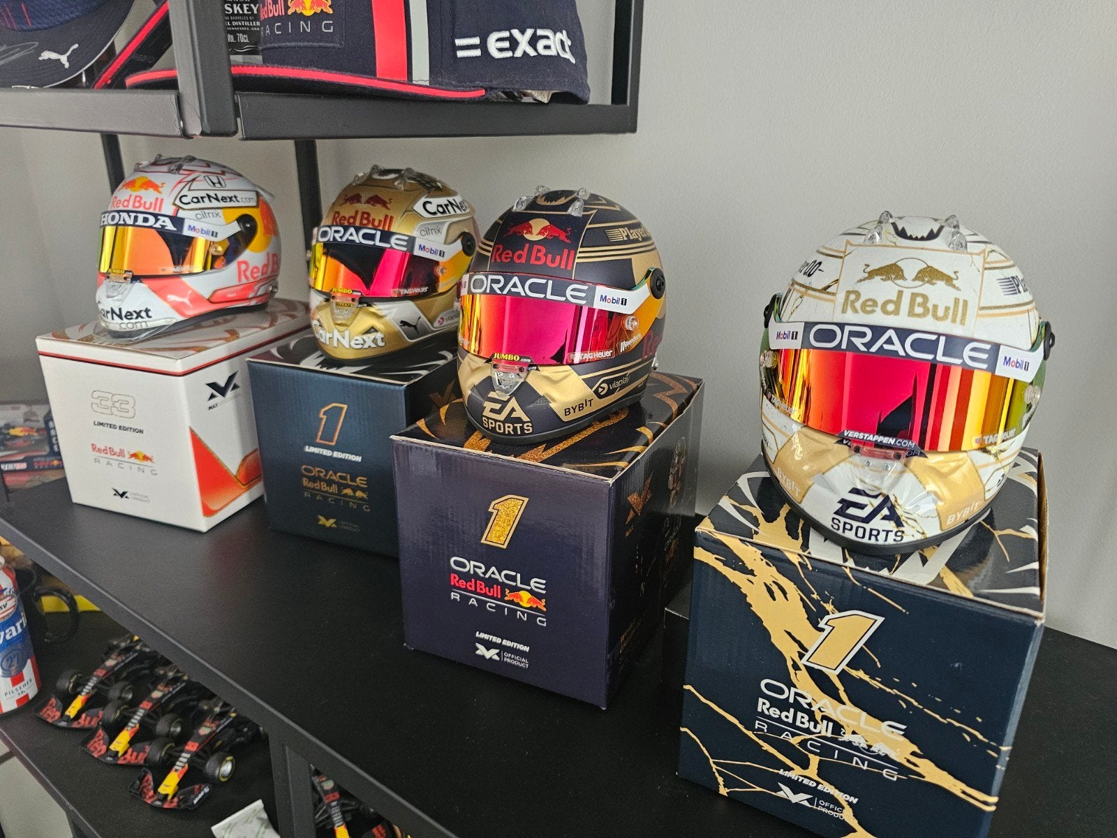 Max Verstappen 4x kampioenschap helm, Ophalen, Zo goed als nieuw, Formule 1
