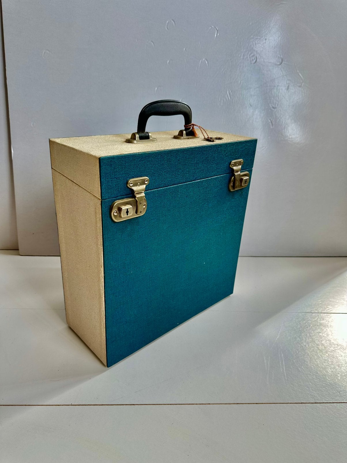 Retro vintage platenkoffer, blauw creme, met slot, Ophalen of Verzenden, Gebruikt, Overige instrumenten