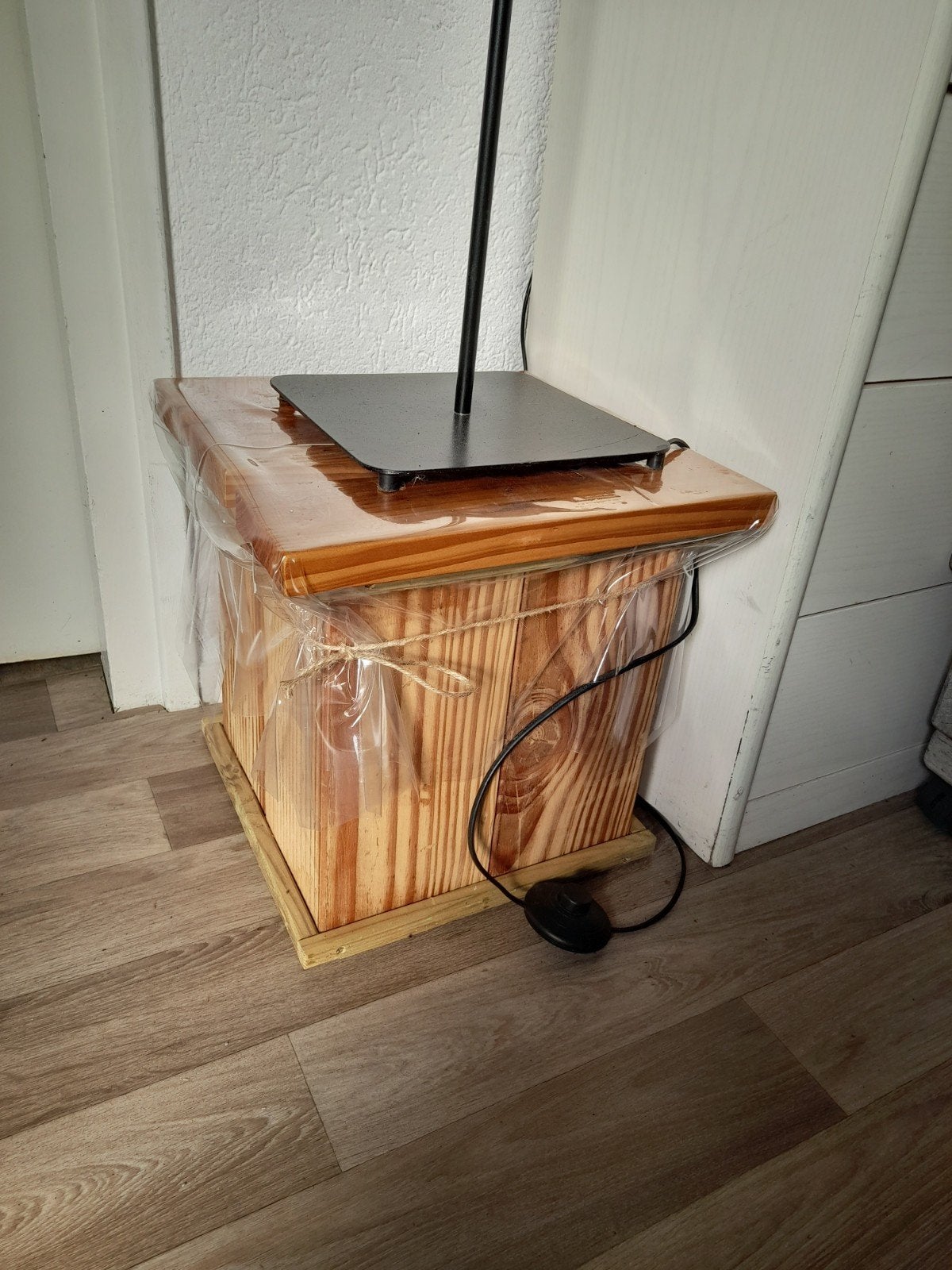 Zelf gemaakt houten  kruk, Ophalen