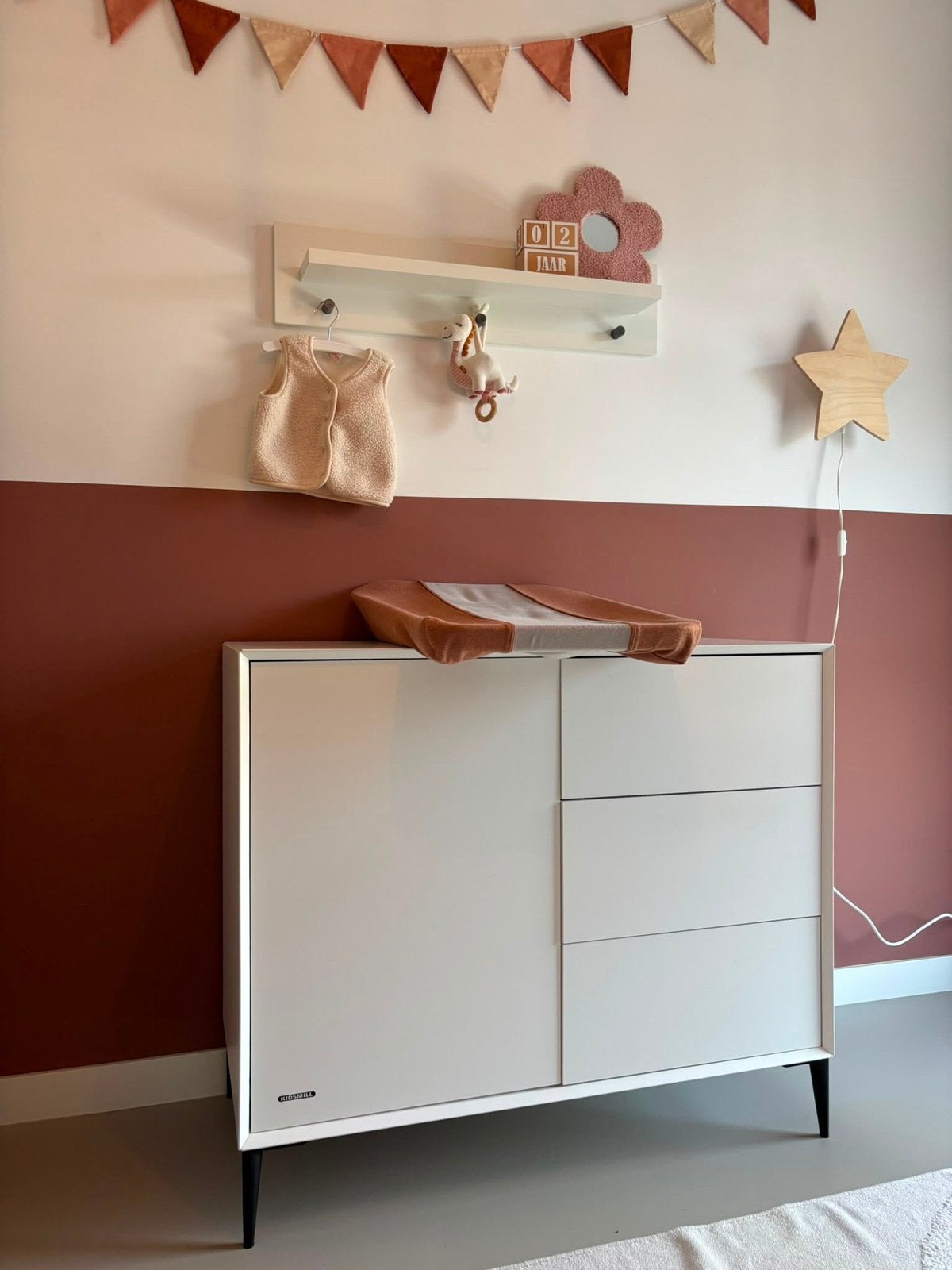 Foto 7 van Kidsmill Lasse Babykamer wit: Ledikant, Commode, Kledingkast