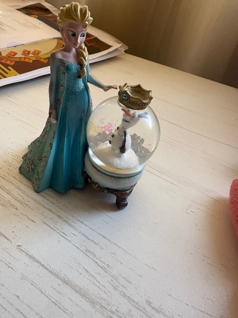 Disney Elsa met Olaf sneuwbol, Verzamelen, Disney, Ophalen, Overige figuren, Zo goed als nieuw, Beeldje of Figuurtje