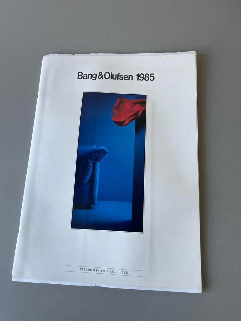Bang & Olufsen Brochure 1985 met prijslijst 1984, Ophalen of Verzenden, Nieuw, Catalogus