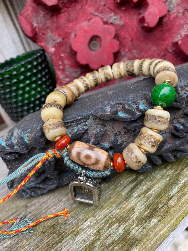 Prachtige hand gemaakte armband uit Tibet., Overige materialen, Met bedels of kralen, Overige kleuren, Nieuw