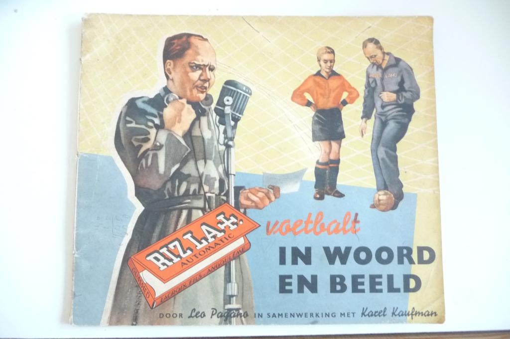 VOETBALT IN WOORD EN BEELD RIZLA PLAATJES ALBUM 1956, Verzenden, Zo goed als nieuw, Overige binnenlandse clubs, Poster, Plaatje of Sticker