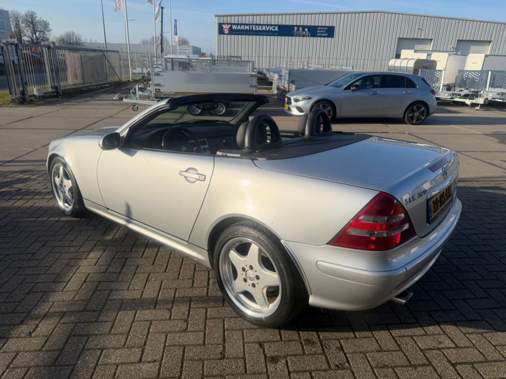 Bij Impex Mercedes-Benz SLK 3.2 Slk320 Roadster 2000 Grijs, Auto's, Mercedes-Benz, 1305 kg, Euro 5, Achterwielaandrijving, Zwart