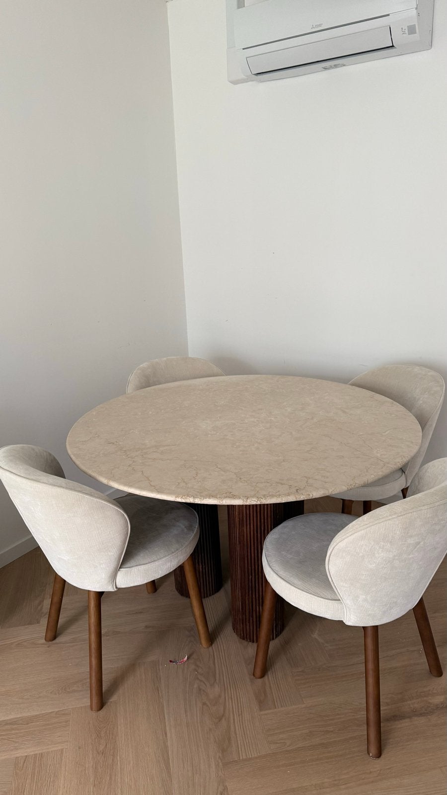 Marmeren eettafel met 4 Westwing stoelen, Ophalen, Overige materialen, Gebruikt, 100 tot 150 cm