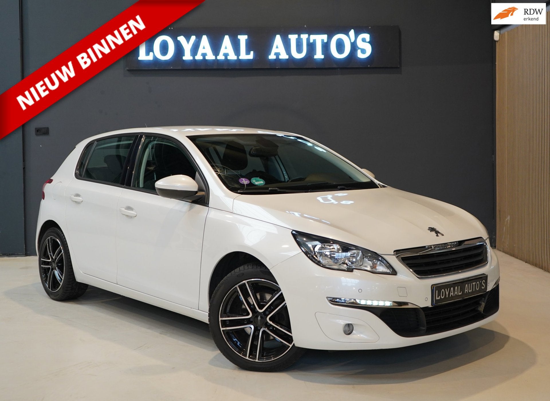 Peugeot 308 1.2 PureTech Allure | CRUISE | PDC | NAVI l AIRC, Voorwielaandrijving, Gebruikt, Euro 6, Bedrijf