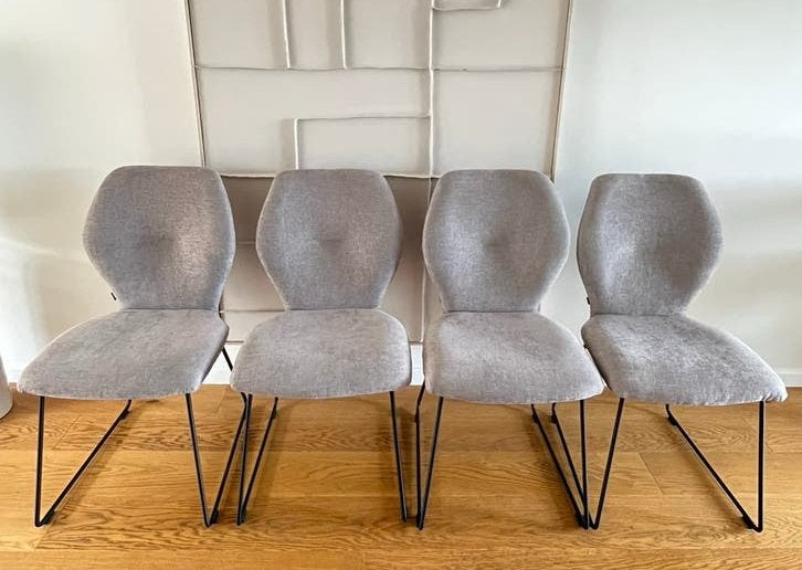 Set of 4 Goossens Dining Chairs, Ophalen, Zo goed als nieuw, Grijs, Stof
