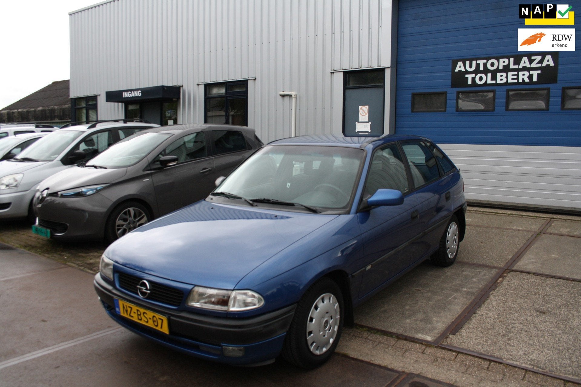 Opel Astra 1.6i Season *5-DRS*AIRCO*NW-APK*APK TOT 24-7-'28*, Auto's, Opel, Gebruikt, Zwart, 4 cilinders, Blauw