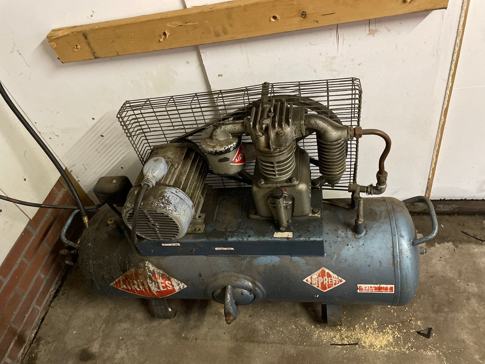 Gebruikte luchtcompressor airpress k100-300 380v 2 cilinder, Doe-het-zelf en Verbouw, Compressors, Ophalen, Gebruikt, 10 bar of meer