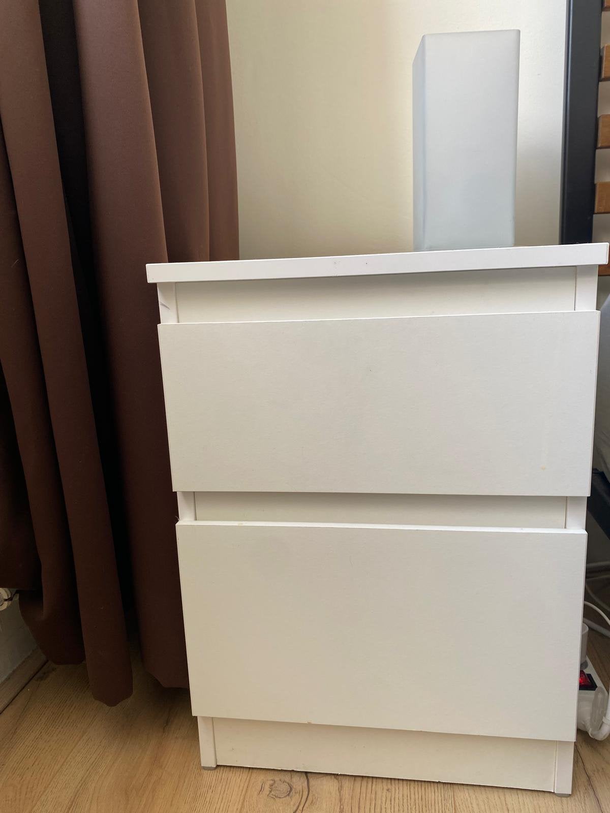 Bedside table x2, Huis en Inrichting, Ophalen, 65 cm of meer