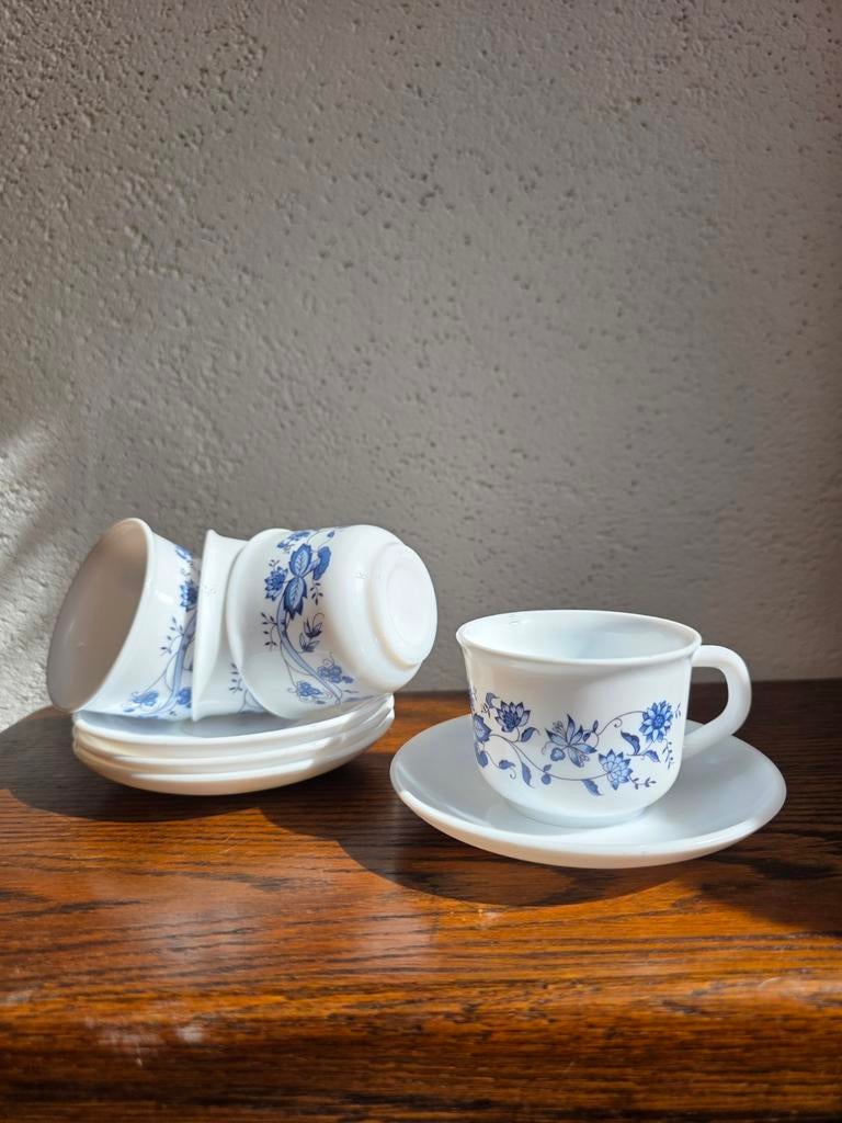 Vintage Arcopal Aster / Blauwe ui kop en schotel set (4x), Antiek en Kunst, Ophalen of Verzenden