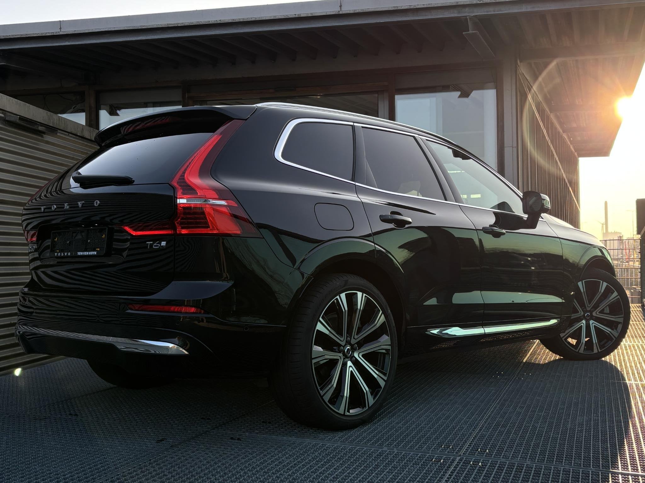 Volvo XC60 2.0 T6 Plug-in hybrid AWD Ultra Bright / Luchtver, Automaat, Gebruikt, 4 cilinders, 180 min