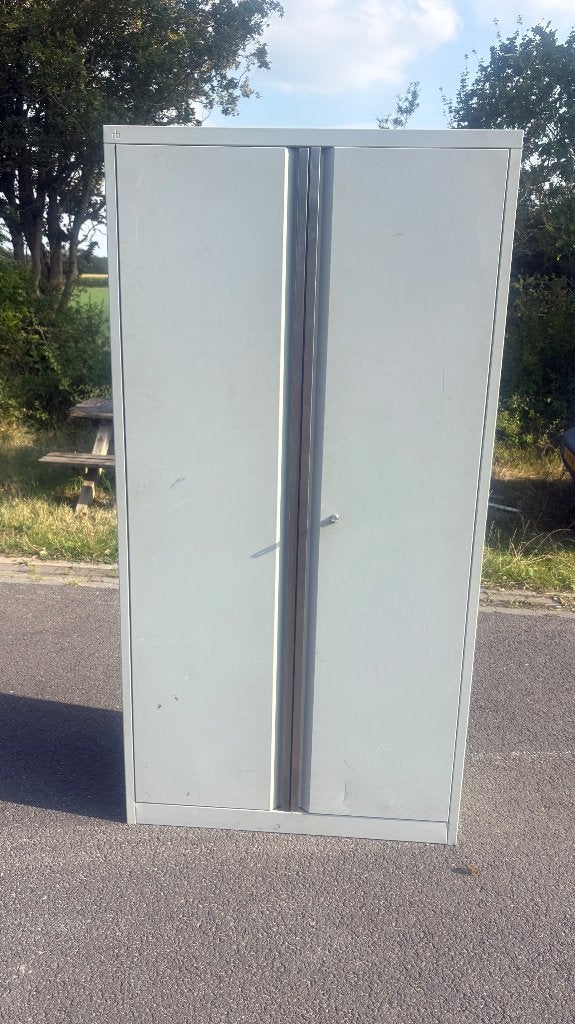 Stalen kast metalen kast, Huis en Inrichting, Kasten | Roldeurkasten en Archiefkasten, Ophalen, Gebruikt, RB, Meerdere deuren