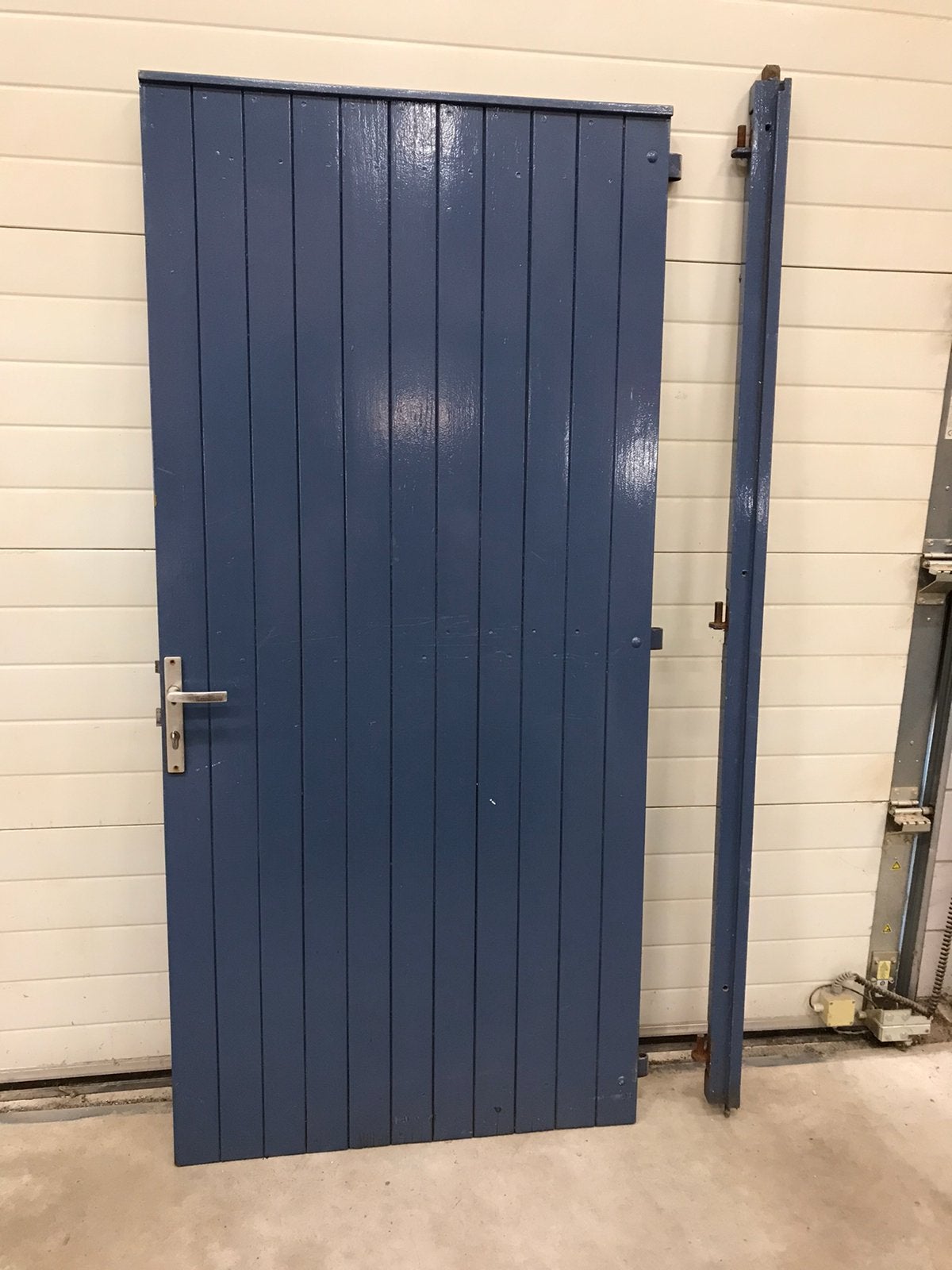 Kwaliteits Hardhouten opgeklampte deur met gehengen., Ophalen, Zo goed als nieuw, Draaipoort, 150 tot 200 cm