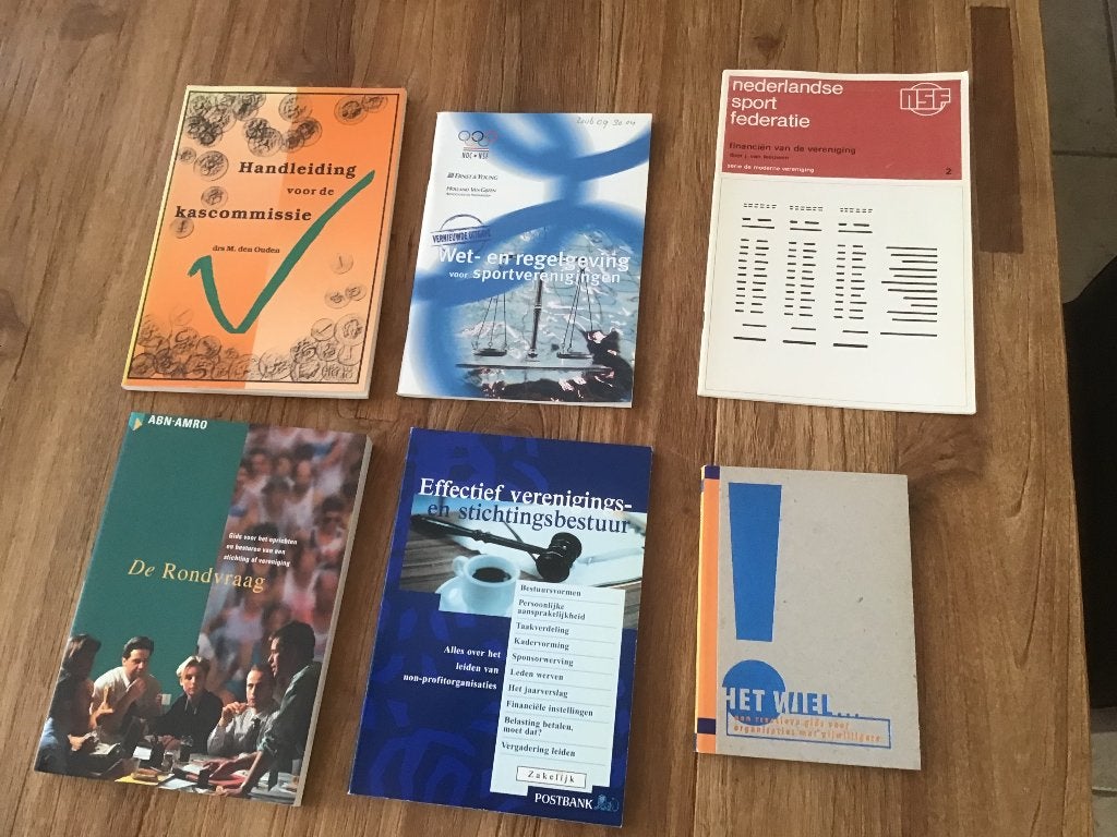 Boeken bestuur van verenigingen, Ophalen of Verzenden, Gelezen