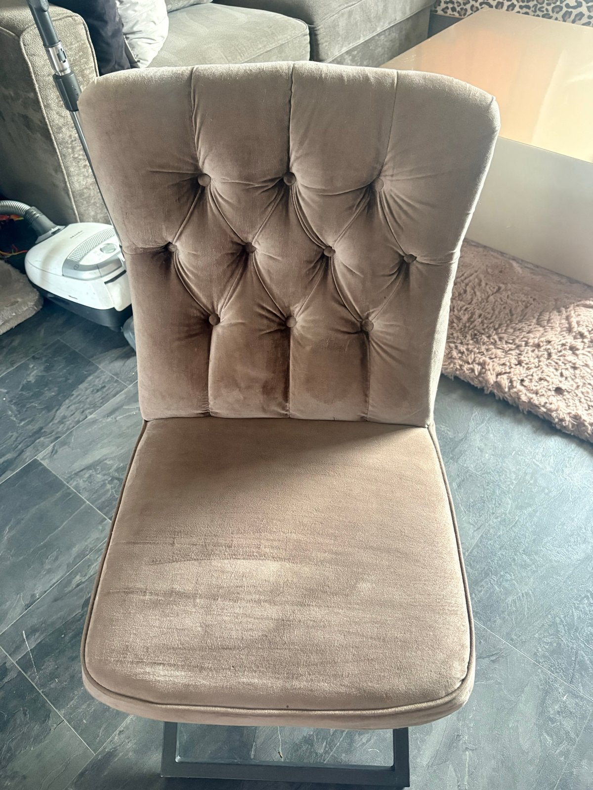 4x Bronzen Velvet Eetstoelen met Mat Zwarte metalen Poten, Huis en Inrichting, Stoelen, Ophalen, Gebruikt, Overige kleuren, Vier