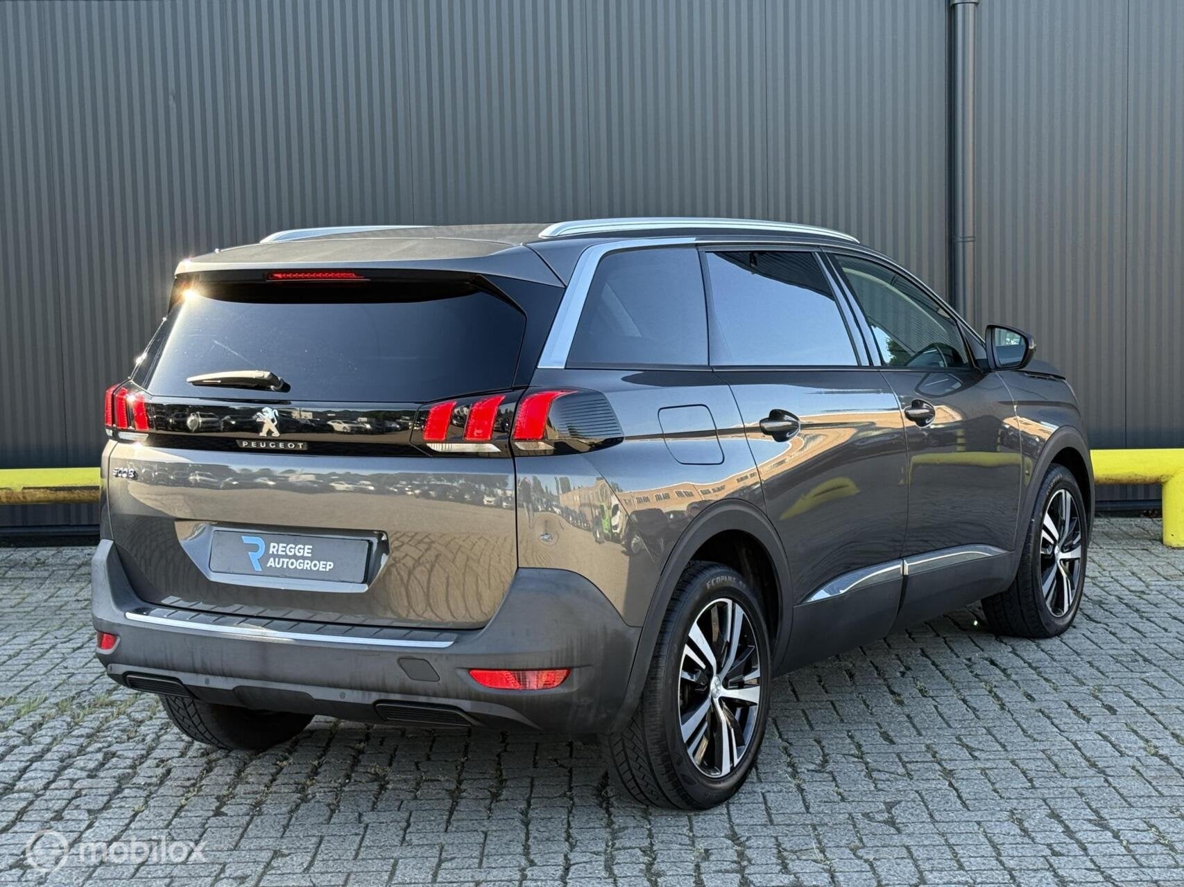 Peugeot 5008 1.5 BlueHDI Allure AUTOMAAT | EXPORTPRIJS !, Auto's, Peugeot, Gebruikt, 4 cilinders, 7 stoelen, Bedrijf