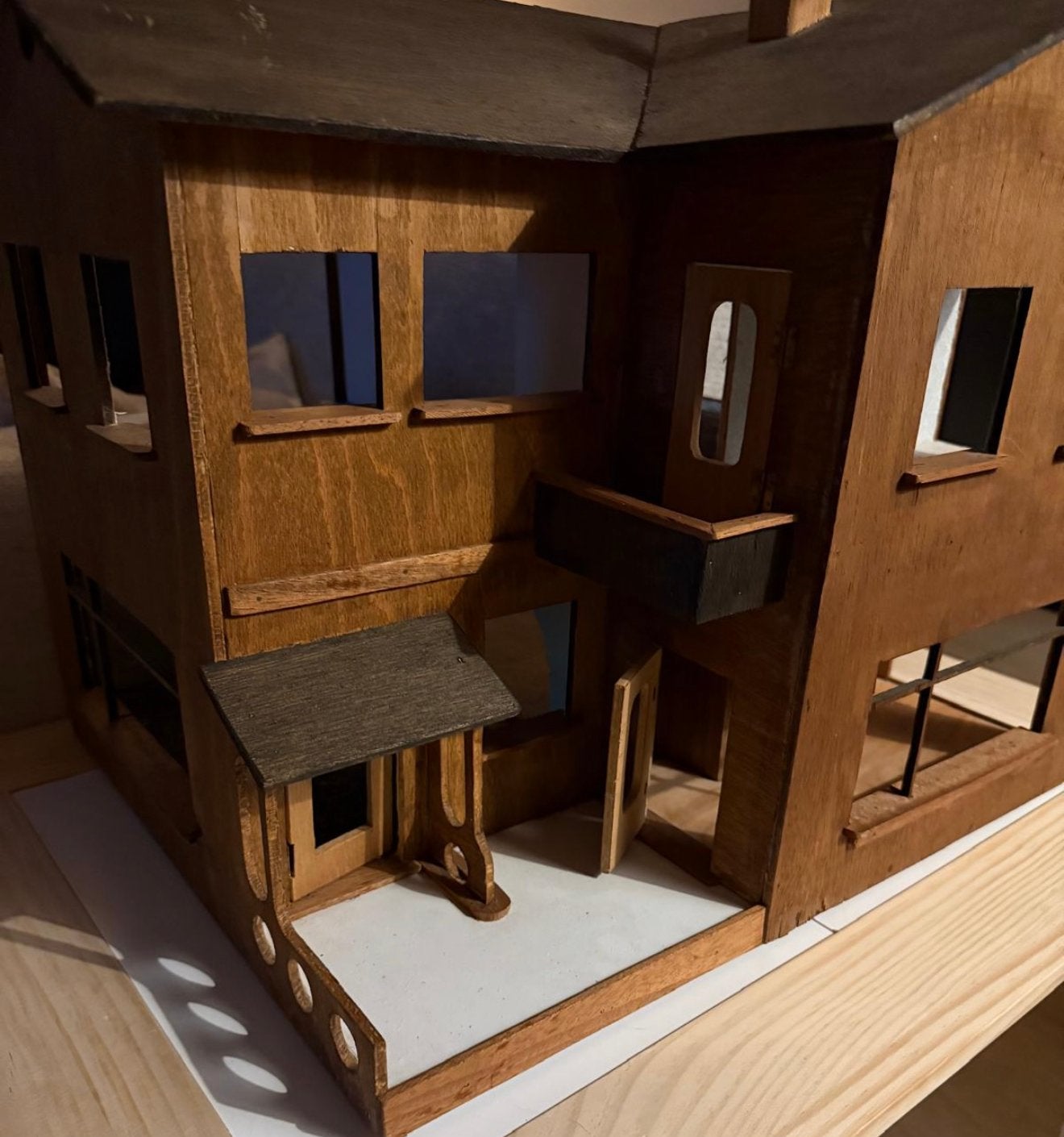 Mooie vintage poppenhuis met bekleding!, Ophalen of Verzenden, Zo goed als nieuw, Poppenhuis