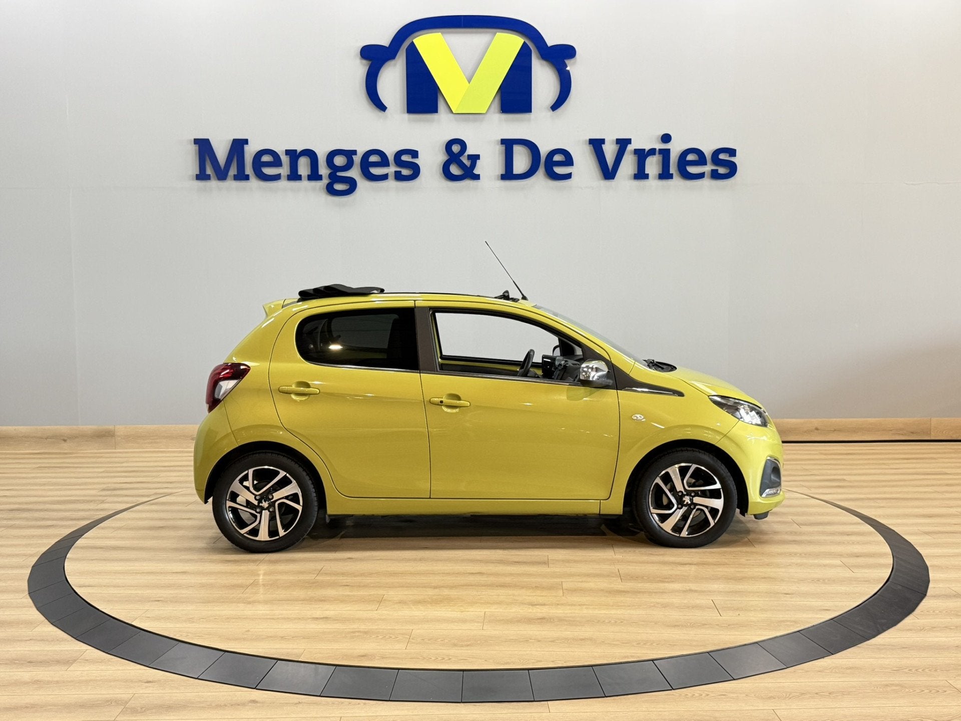 Peugeot 108 1.0 e-VTi Allure TOP! Airco ECC | Camera | Open, Voorwielaandrijving, 12 maanden, Stof, Gebruikt