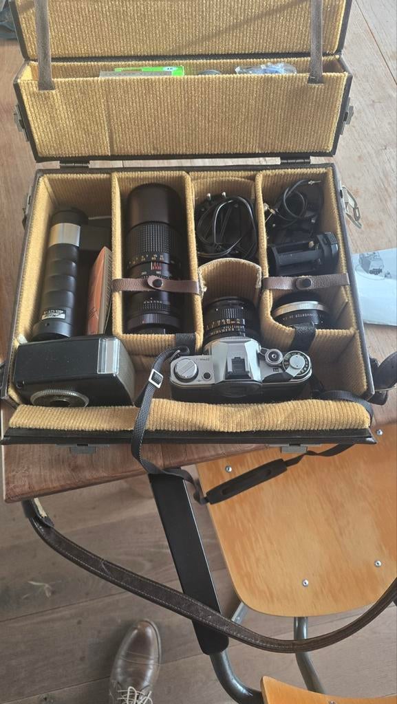 Complete set Canon AE1 inclusief vintage camera koffer., Audio, Tv en Foto, Fotocamera's Analoog, Ophalen of Verzenden, Spiegelreflex