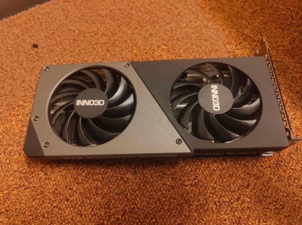 ZGAN: INNO3D RTX 4060 Ti 8GB Twin X2 GPU/Grafische Kaart, Computers en Software, Videokaarten, Ophalen of Verzenden, Zo goed als nieuw